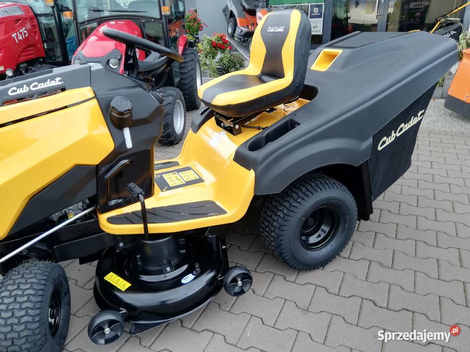 Traktor ogrodowy Cub Cadet XT2 QR106 Kawasaki z Zamiatarką Kobiele