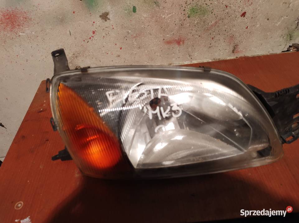 FORD FIESTA MK5 lampa przód prawa Kielce Sprzedajemy pl