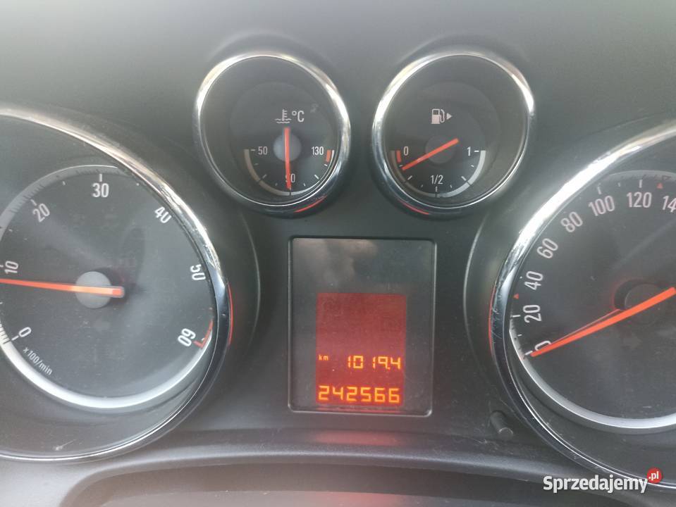 Opel Astra j hatchback 17 diesel Isuzu 2010 Kielce