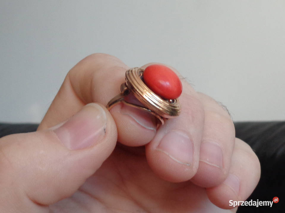 Duży Pierścionek Złoty z Koralem Szlachetnym Brzeg