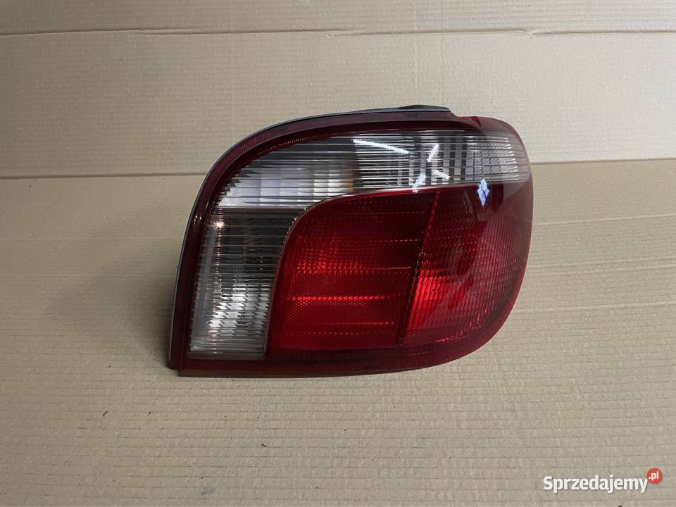 Lampa tyl tylna prawa toyota yaris I 1 sprzedam