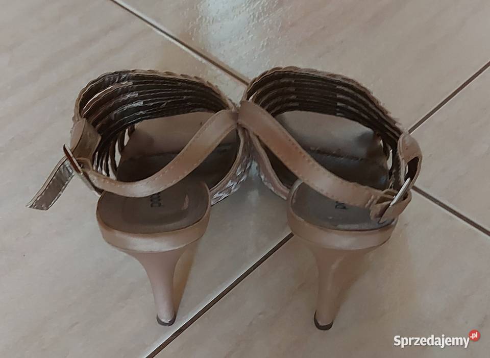 Atłasowe szpilki Ostróda