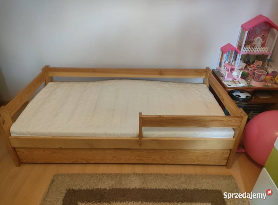 Drewniane łóżeczko 80x160 z szufladą i materacem sprzedam