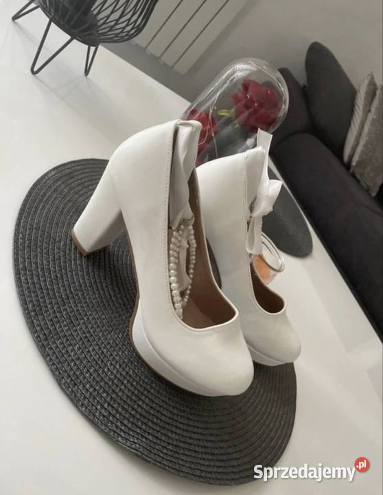 Nowe śliczne buty zdobione Skawina