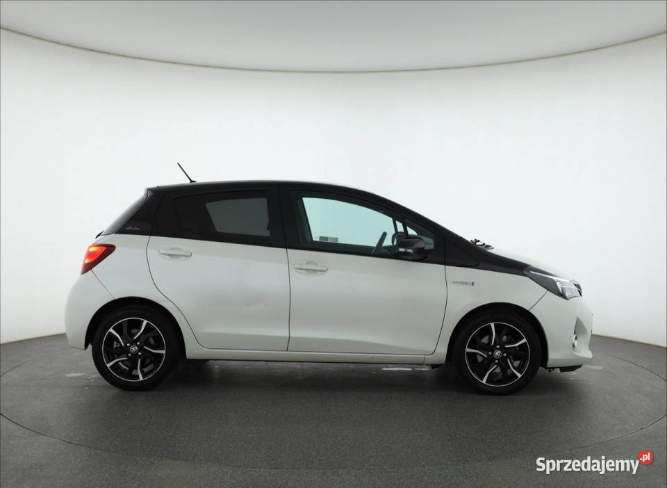Toyota Yaris 15 Hybrid Piaseczno