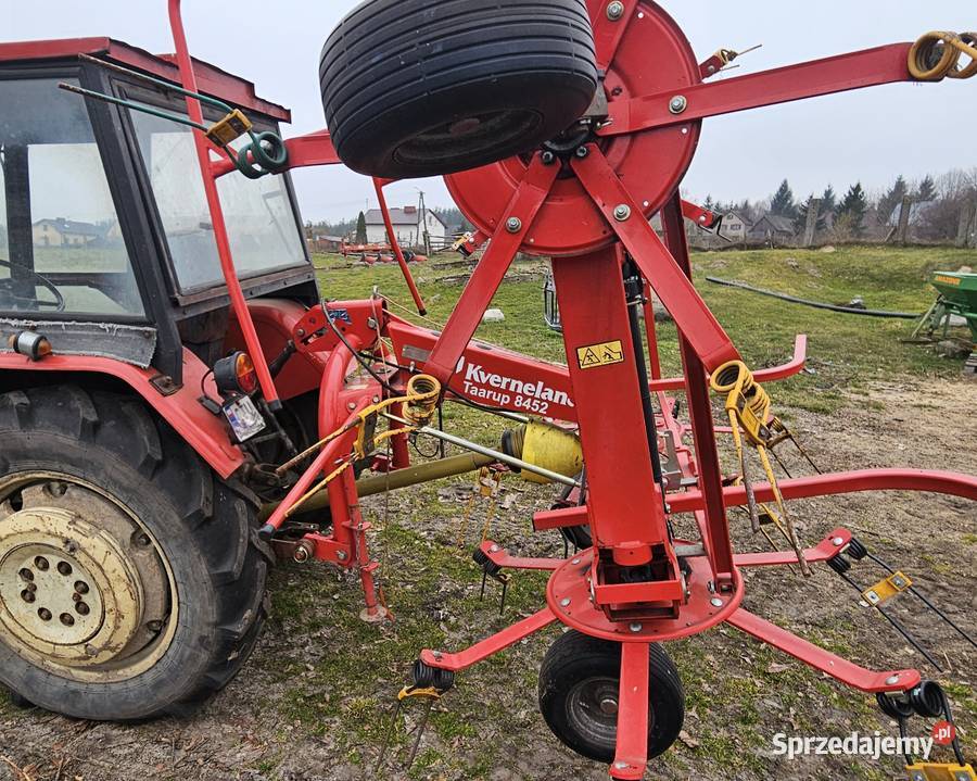Przetrząsarka karuzelowa Kverneland 8452