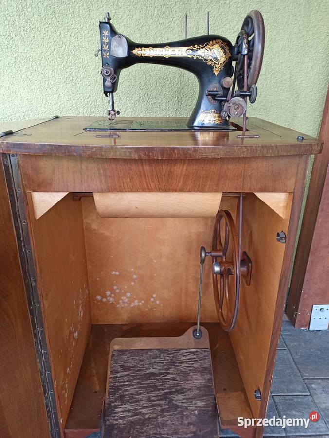 maszyna do szycia singer P 572236 w szafce Pozostałe Budzyń