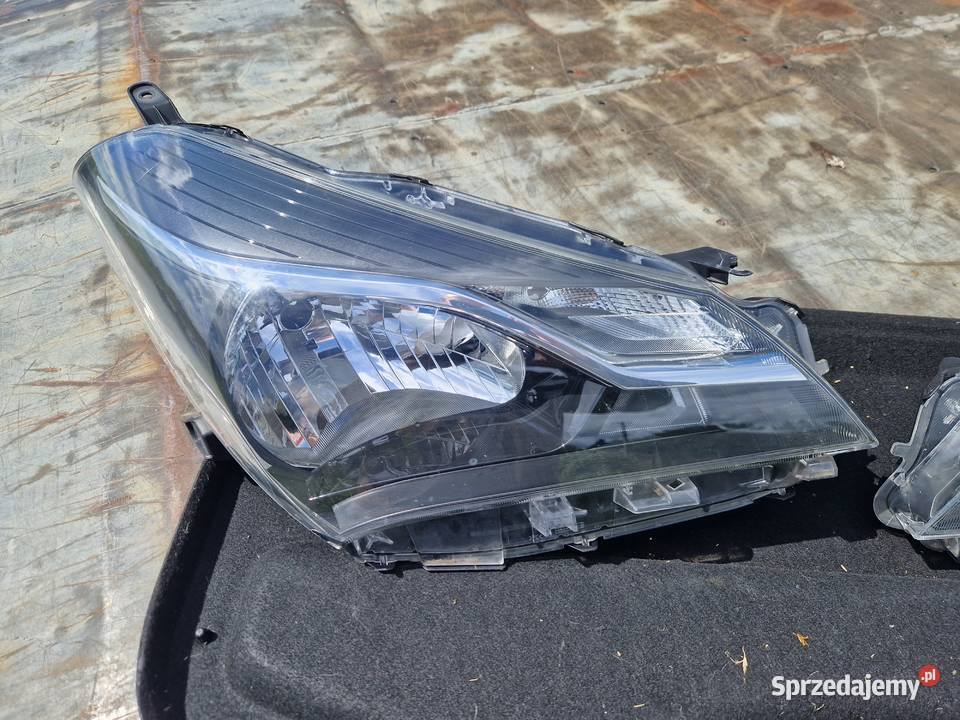 Toyota Yaris III Lift reflektor ORG EU Mielec