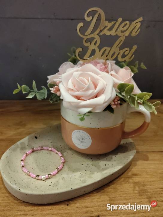 Flower Box z bransoletką Kompozycje kwiatowe pomorskie Gdańsk sprzedam