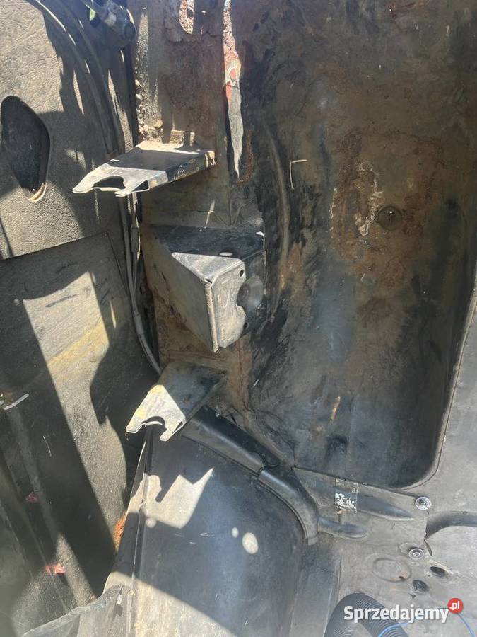 Mercedes W115 W114 podłoga bagażnika pas belka Piastów