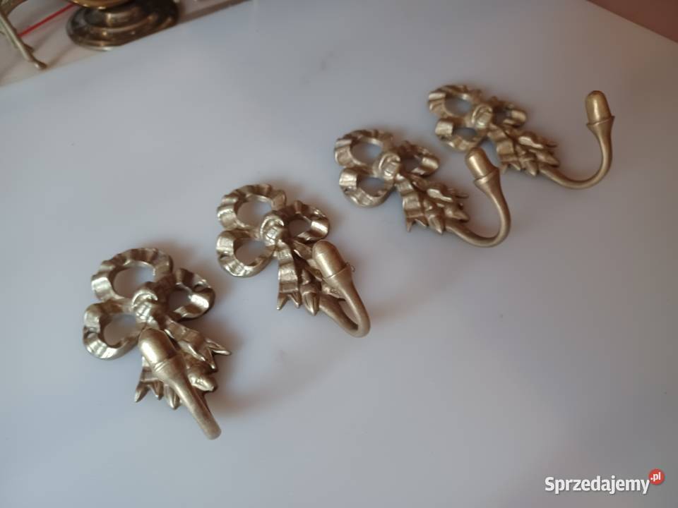 Komplet czterech pięknych mosiężnych wieszaków