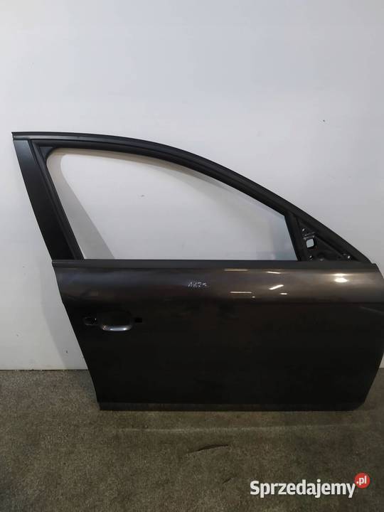 DRZWI PRAWE PRZÓD LZ7L Audi A4 IV 20082015 B8 Rok produkcji 2011 Drzwi sprzedam
