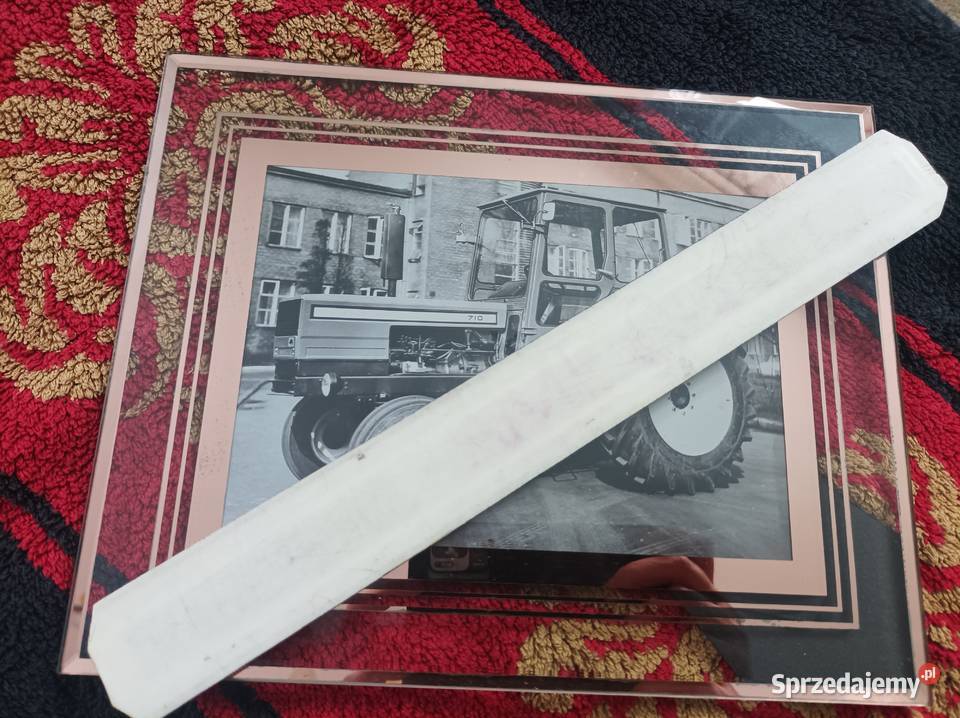 Obrazek zdjęcie z ciągnikiem Ursus U 710 Lublin