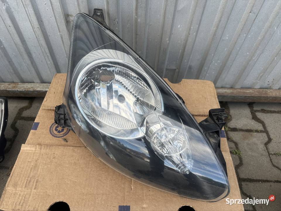 Lampa przednia Prawa Toyota Aygo I Lampy przednie