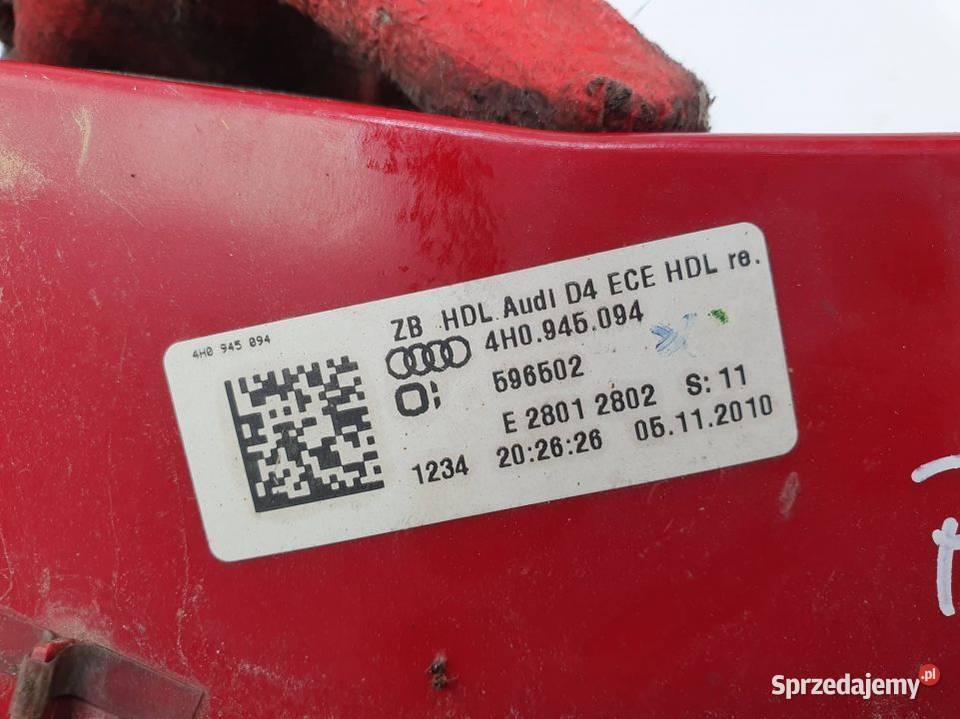 LAMPA W KLAPE PRAWA AUDI A8 D4 4H0945094 Lipno