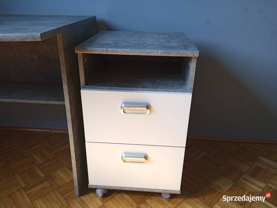 Biurko w komplecie z regałem Mosina