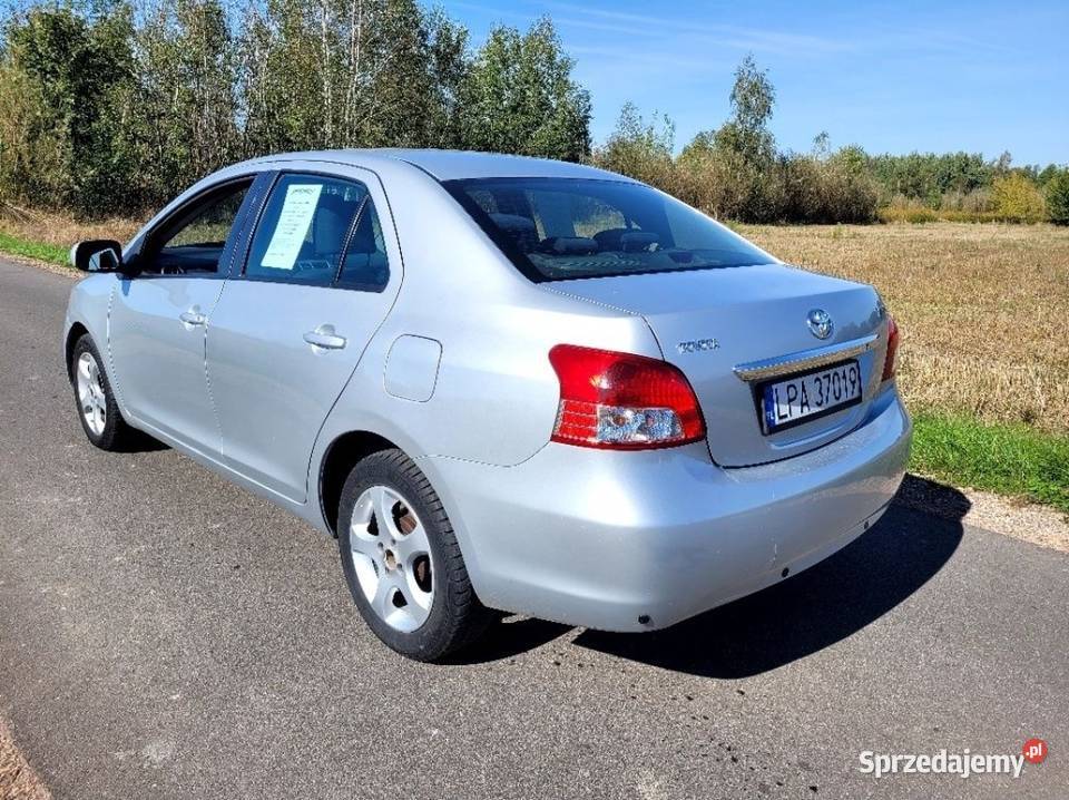 Toyota Yaris 2 sedan 15 benzyna automat