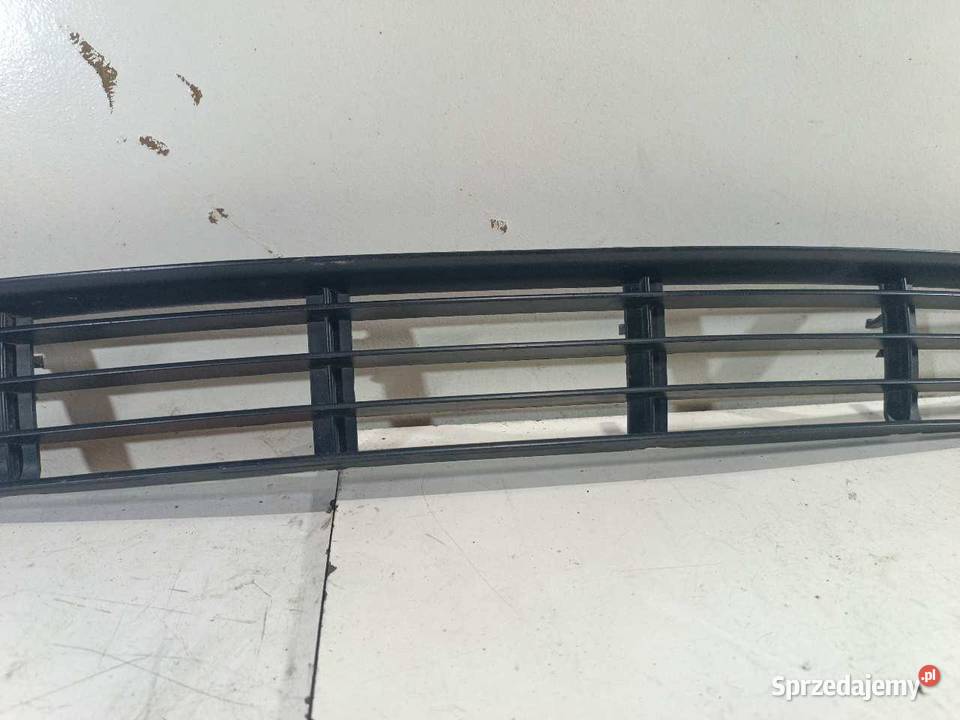 KRATKA ZDERZAKA PRZÓD AUDI A8 D2 4D0854687 osobowe