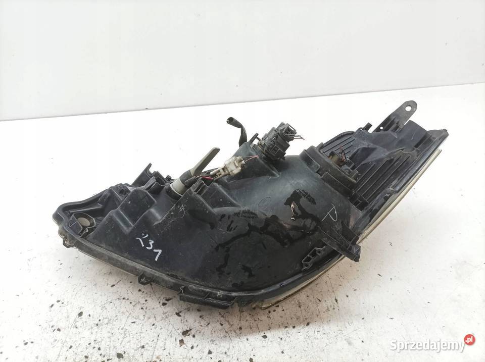LAMPA PRZÓD PRAWA LIFT FL Toyota Yaris III 2011