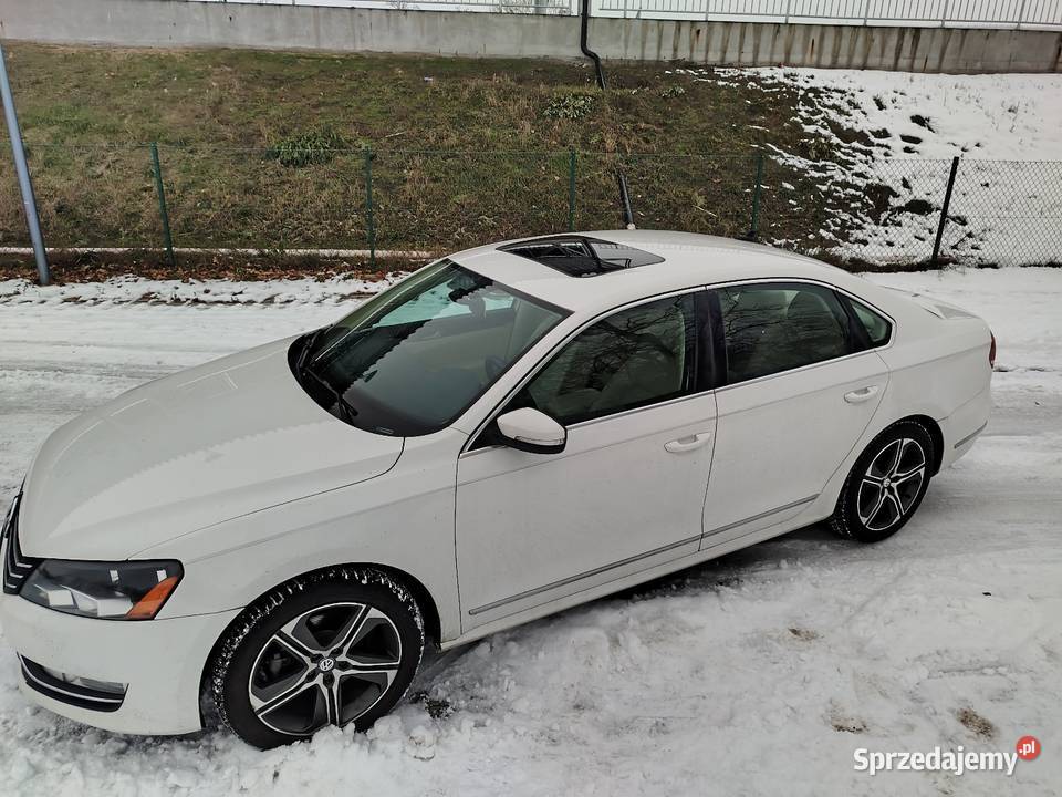 VW Passat B7 Bezwypadkowy gniazdo AUX