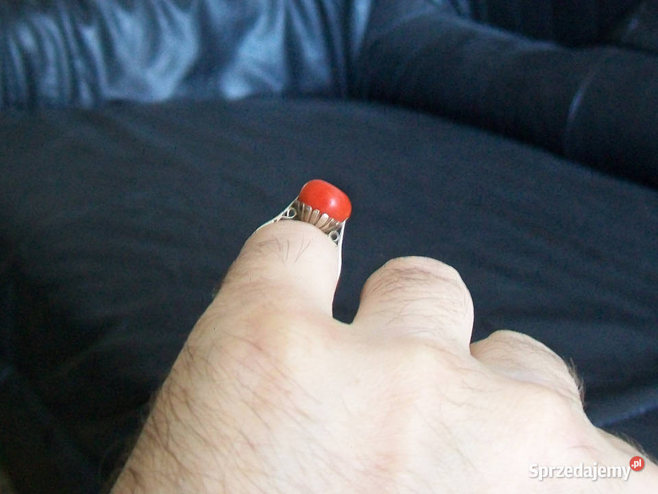 Pierścionek z Koralem Szlachetnym Białe Złoto Brzeg