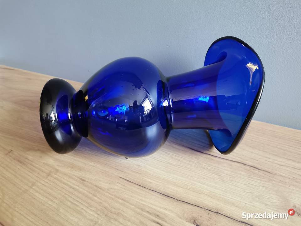 Stary niebieski wazon szkło kobaltowe design PRL Katowice