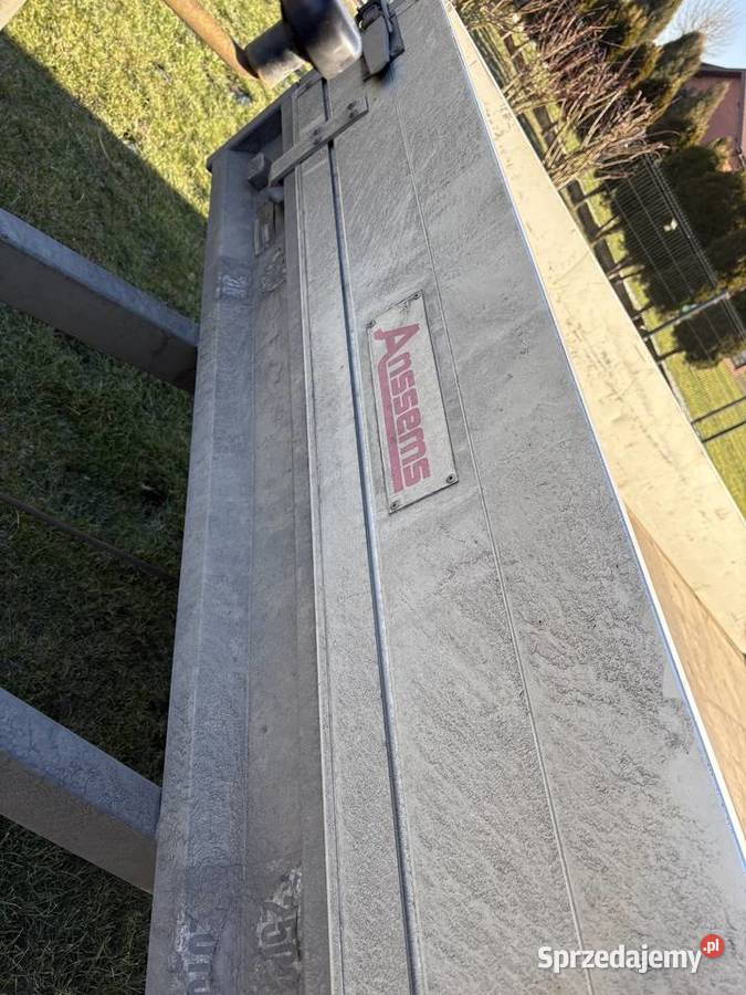 Duża przyczepa samochodowa Konin