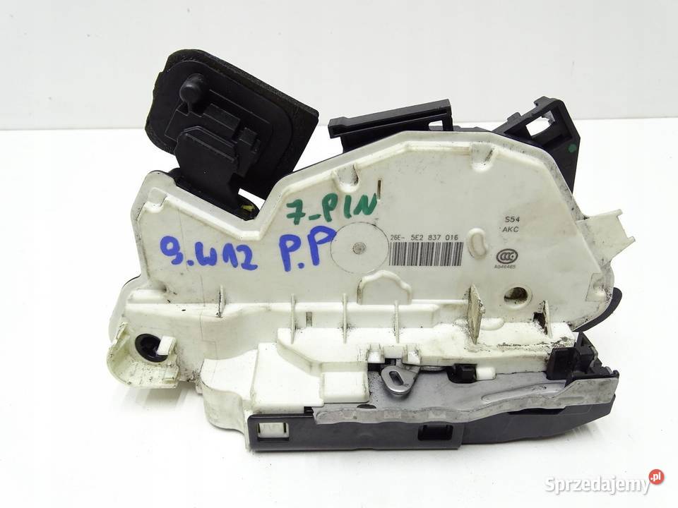 ZAMEK DRZWI PRAWY PRZÓD 5E2837016 SKODA OCTAVIA osobowe sprzedam