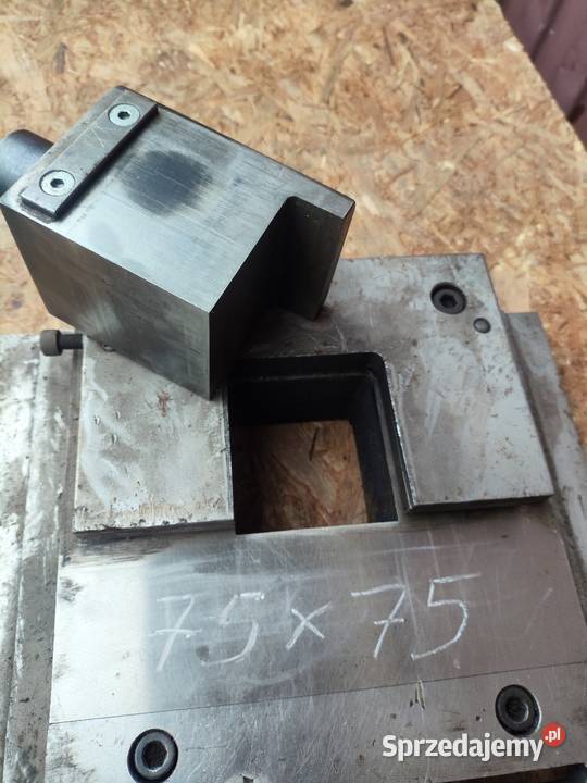 Przyrząd do wykrawania otworów Produkcja Ostrów Wielkopolski sprzedam