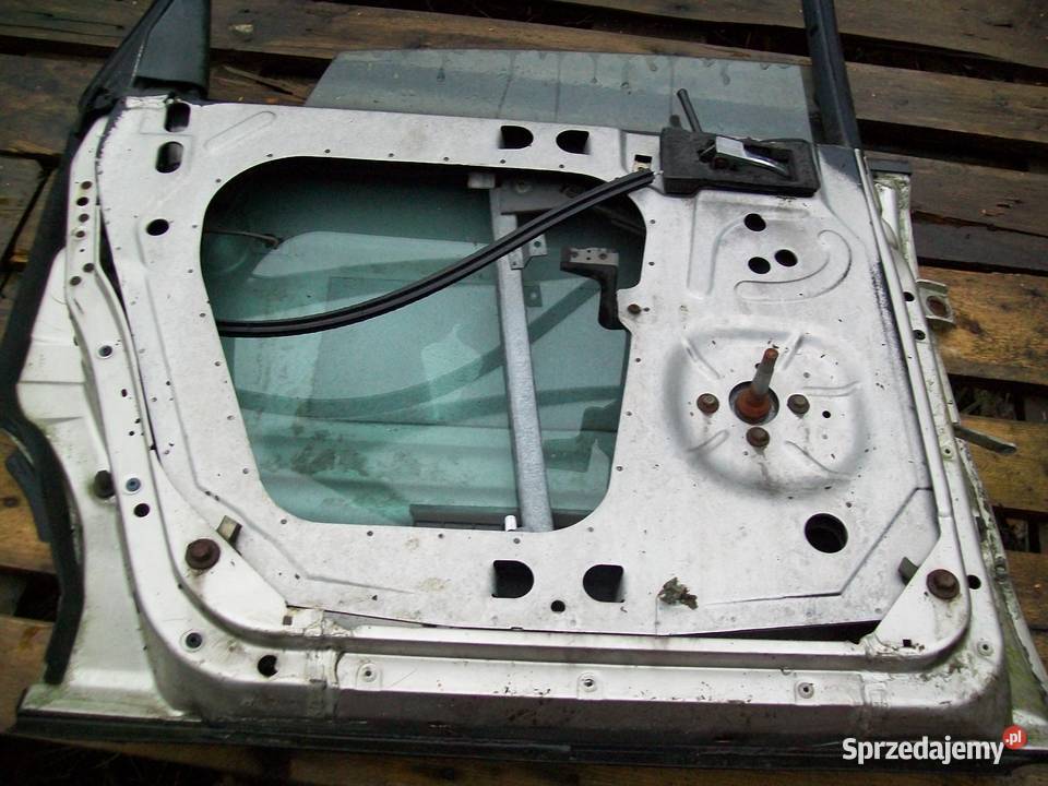 Audi 100 C3 Sedan Cygaro Drzwi tylne lewe lewy