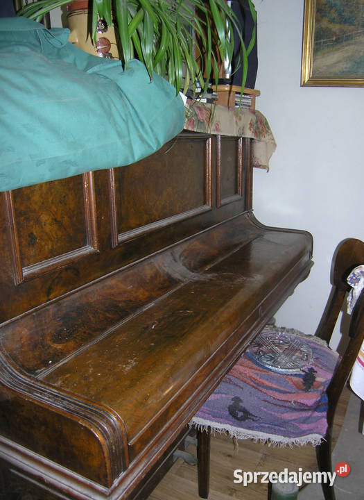 Pianino vintage marki CJQUANOTBERLIN