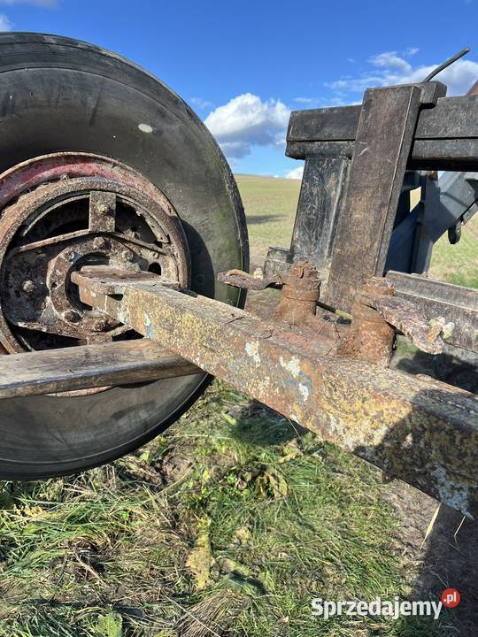 Oś z hamulcami rozsiewaczbeczka