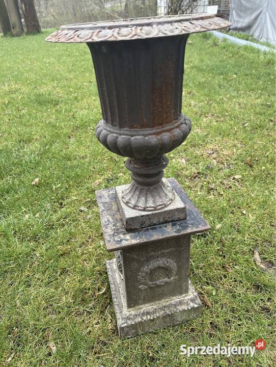 Stara pałacowa donica żeliwna na podstawie dolnośląskie Bystrzyca Kłodzka
