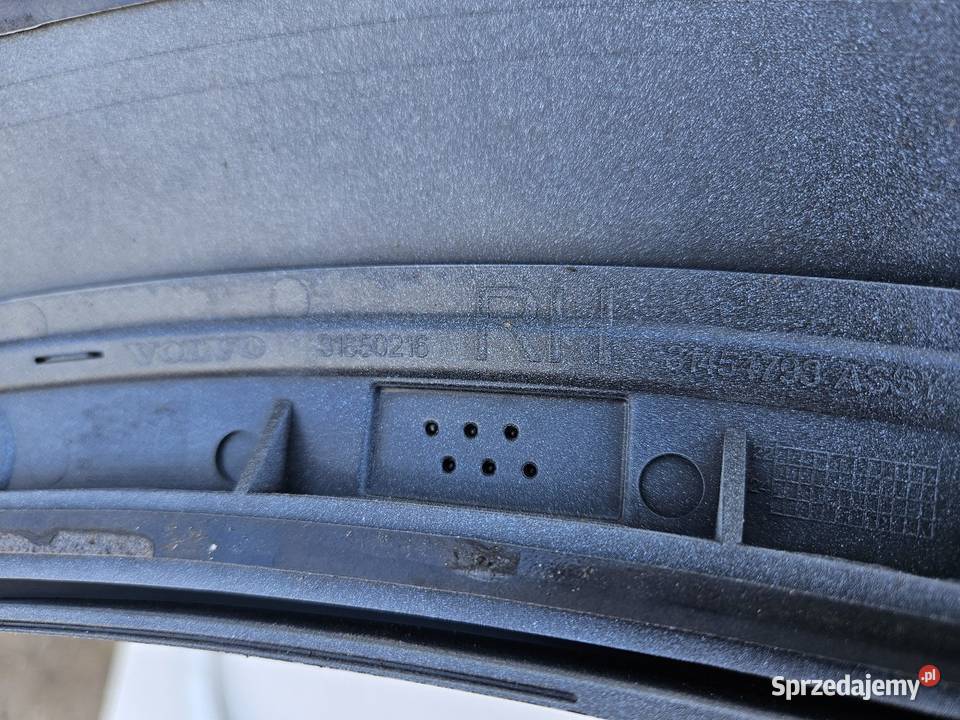 VOLVO XC60 II LISTWA BŁOTNIKA PRAWY PRZÓD PRAWA