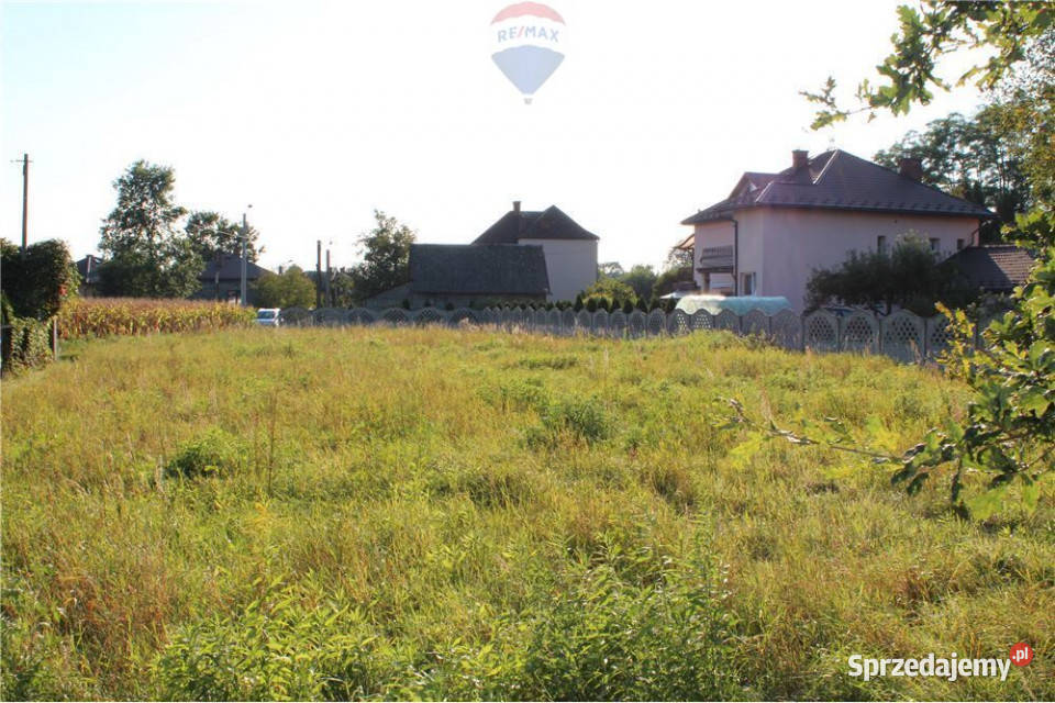 Działka budowlana 650 m2 z dojazdem do A4 w 15