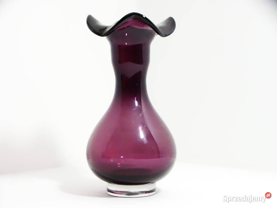 Wazon dekoracyjny z fioletowego szkła ręcznie lubelskie