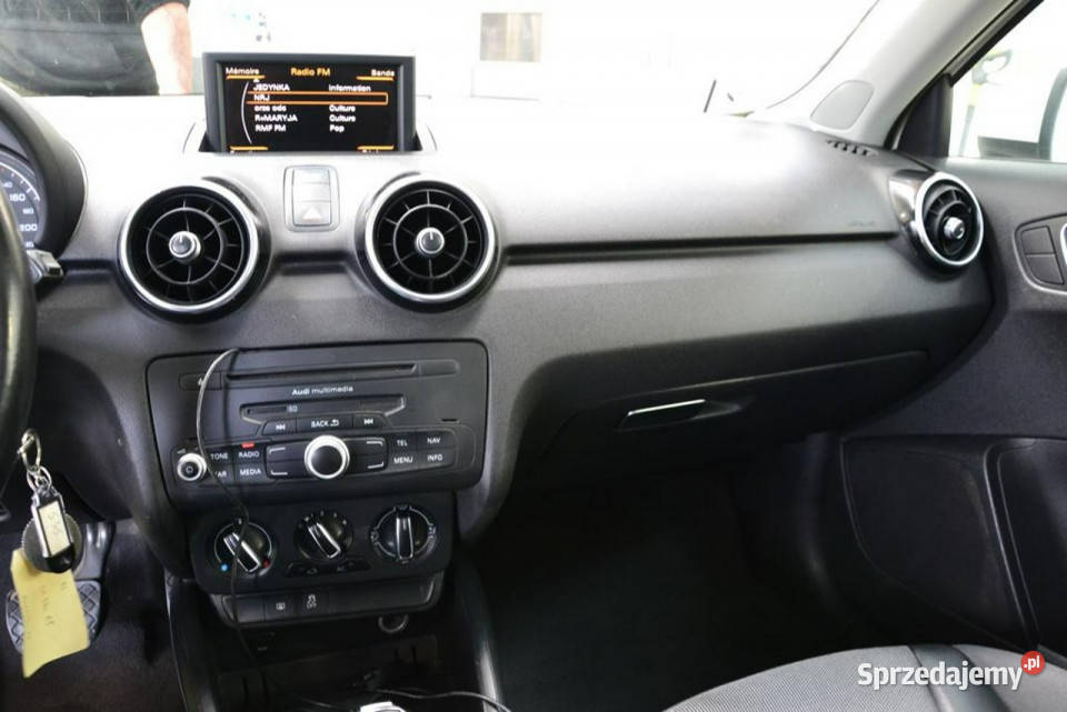 Audi A1 3drzwiowe 14 tfsi 122 SLINE klima xenon 1400cm3 Kęty