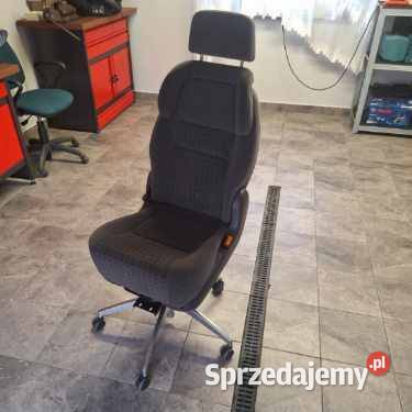 Fotel obrotowy do garażu warsztatu Strzyżów