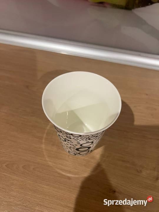 Ładny kubek z delikatnym wzorem