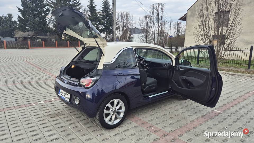 ADAM 12 70 OPŁACONY BEZWYPADKOWY Hatchback sprzedam
