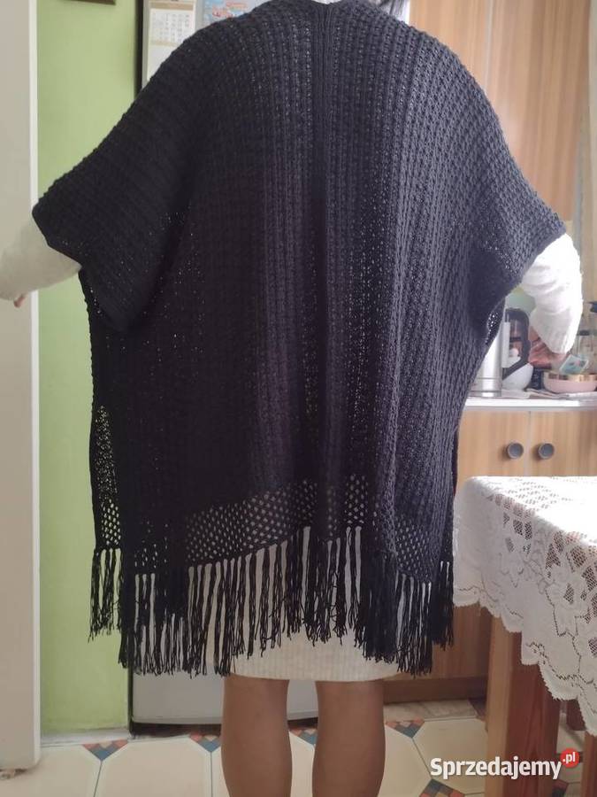 ML Czarne ażurowe ponczo wełniane z Londynu