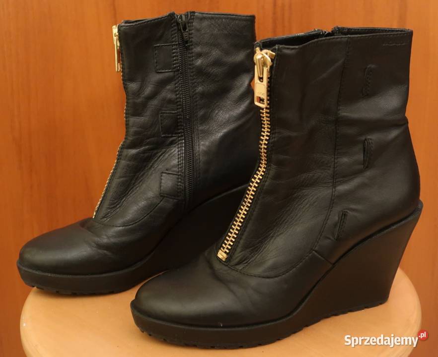 Do sprzedania mam damskie buty botki firmy Siedlce