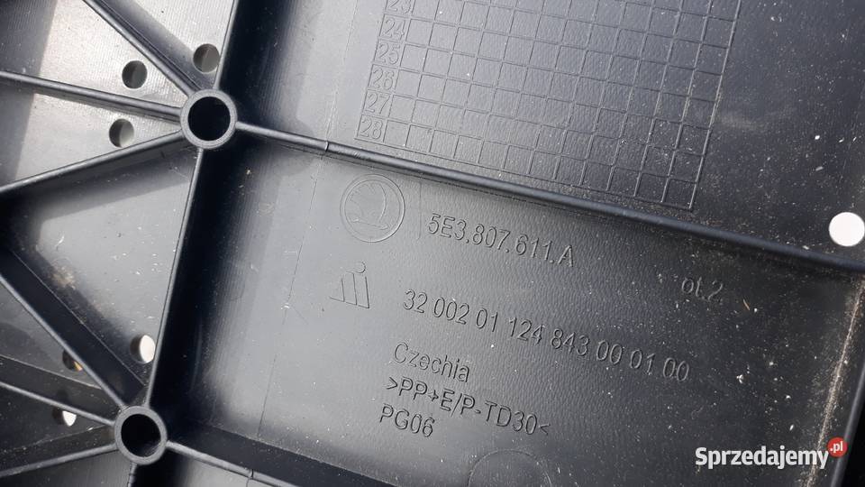 SKODA OCTAVIA IV 4 PŁYTA POD ZDERZAK PRZÓD osobowe Międzychód
