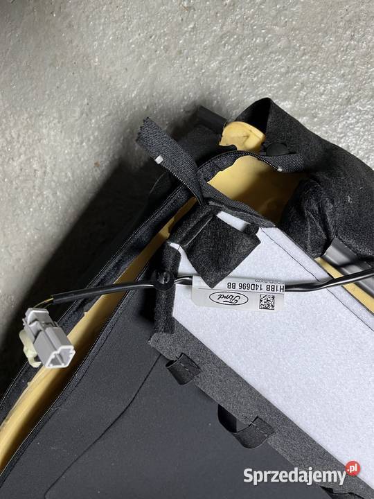 Obicie tapicerka fotela ford fiesta Mnich