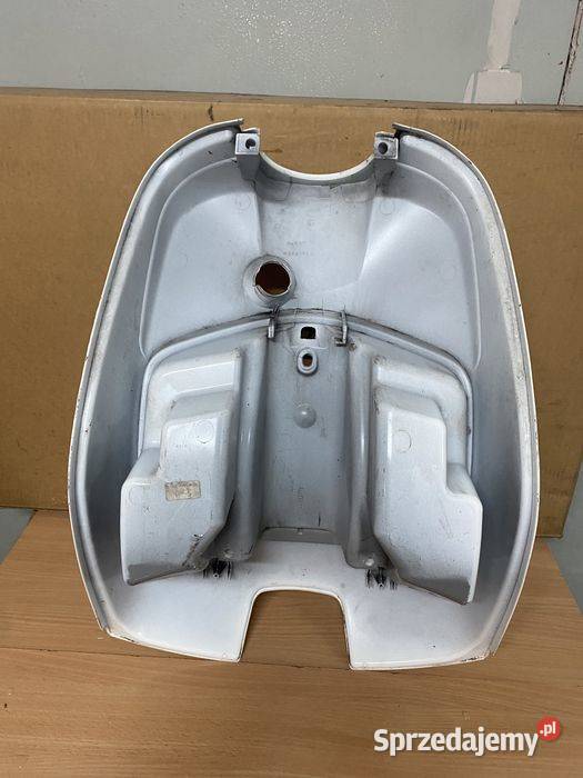 Piaggio LX 125 Kokpit przód osłona kolan plastik wielkopolskie