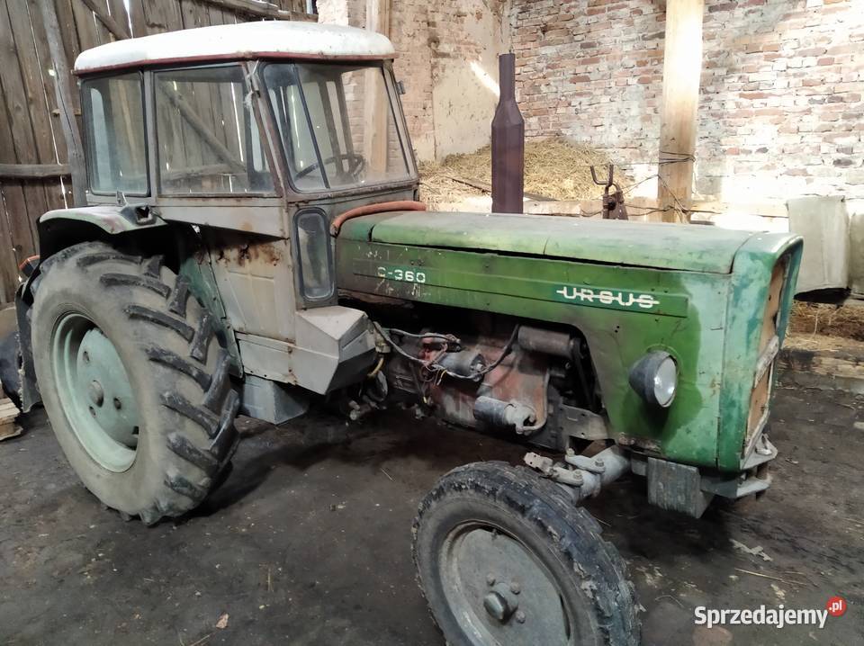 Ciągnik Ursus 355 na chodzie do remontu Rusko
