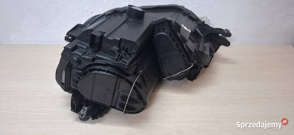 Lampa Reflektor VW GOLF Sportsvan Oświetlenie Sandomierz