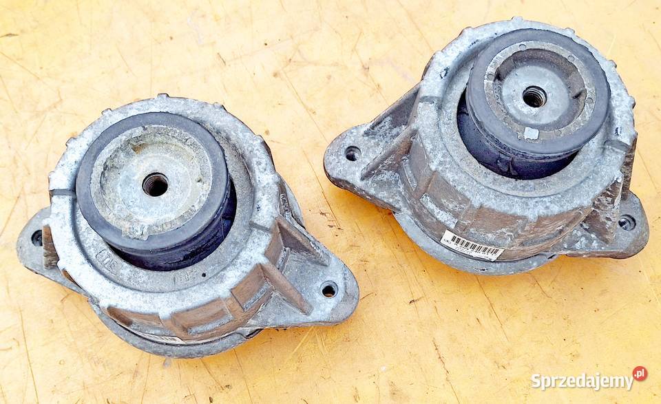 MERCEDES W204 PODUSZKA SILNIKA A2042400117 18B Silniki i osprzęt