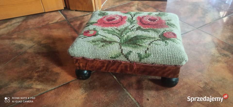 Podnóżek z haftowanymi różami Gdańsk sprzedam