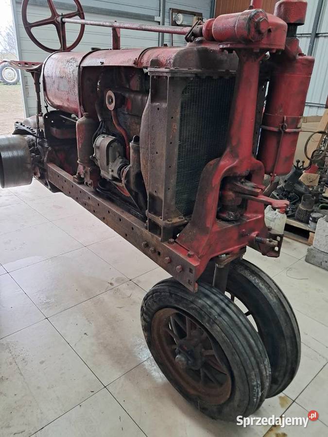 Traktor zabytkowy FARMAL F14 Gniewkowo